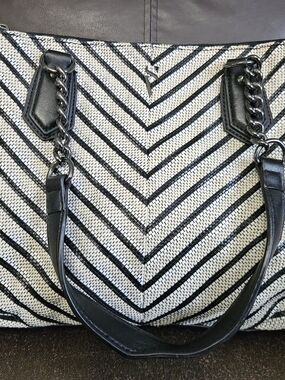 Chic Chevron Vera Wang Black, Cream, & White Tote Bag